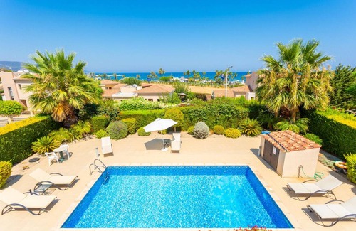 Latsi Villa | 200 m² Villa ∙ 3 bedrooms ∙ 6 guests