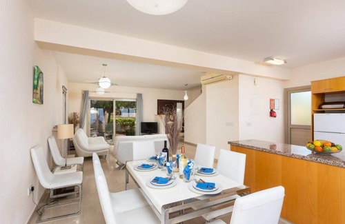 Droushia Villa | 200 m² Villa ∙ 4 bedrooms ∙ 8 guests