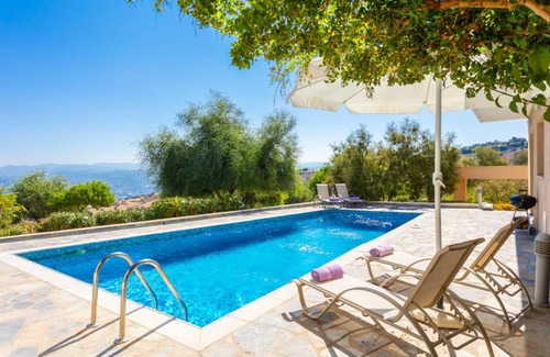 Droushia Villa | 200 m² Villa ∙ 4 bedrooms ∙ 8 guests
