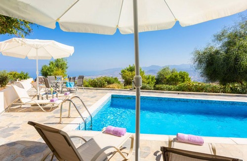 Droushia Villa | 200 m² Villa ∙ 4 bedrooms ∙ 8 guests