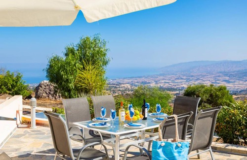 Droushia Villa | 200 m² Villa ∙ 4 bedrooms ∙ 8 guests