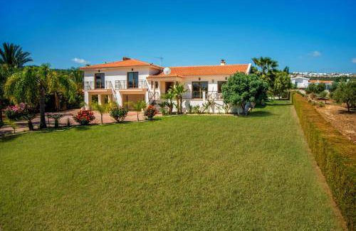 Latchi Villa | 201 m² Villa ∙ 5 bedrooms ∙ 11 guests