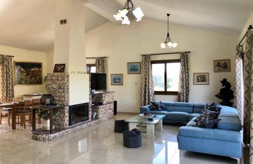 Latchi Villa | 201 m² Villa ∙ 5 bedrooms ∙ 11 guests