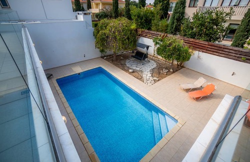 Oroklini House | 210 m² House ∙ 3 bedrooms ∙ 6 guests