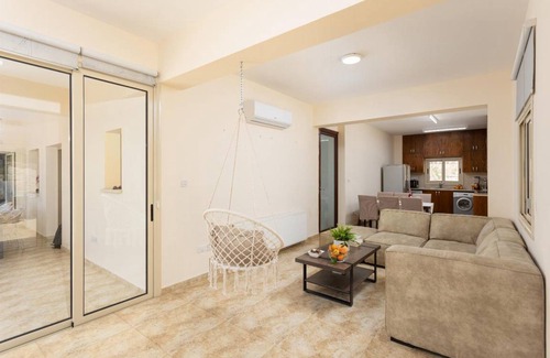Droushia Villa | 210 m² Villa ∙ 4 bedrooms ∙ 9 guests