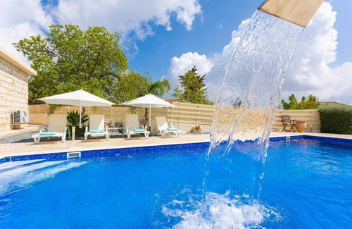 Droushia Villa | 210 m² Villa ∙ 4 bedrooms ∙ 9 guests