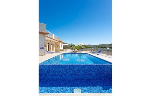 Pano Arodhes Villa | 210 m² Villa ∙ 4 bedrooms ∙ 9 guests