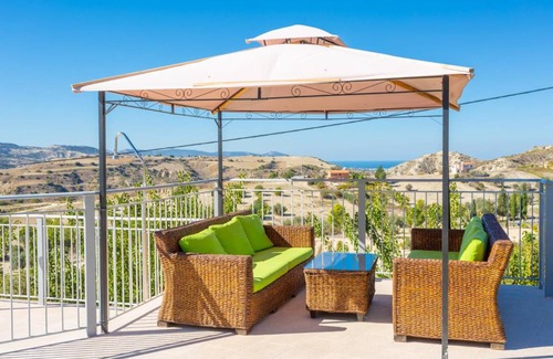 Pano Arodhes Villa | 210 m² Villa ∙ 4 bedrooms ∙ 9 guests