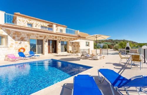 Pano Arodhes Villa | 210 m² Villa ∙ 4 bedrooms ∙ 9 guests