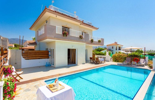 Ayia Marina Chrysochous Villa | 220 m² Villa ∙ 3 bedrooms ∙ 7 guests