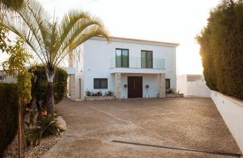 Agios Georgios Pegeias Villa | 220 m² Villa ∙ 4 bedrooms ∙ 8 guests