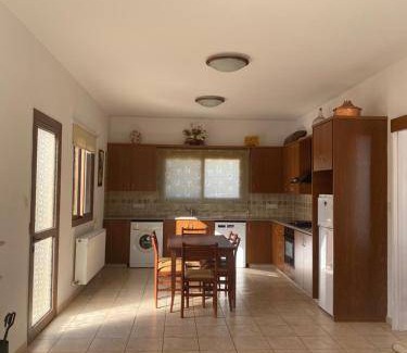 Pissouri Villa | 220 m² Villa ∙ 3 bedrooms ∙ 8 guests