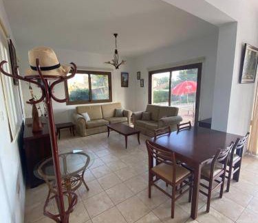 Pissouri Villa | 220 m² Villa ∙ 3 bedrooms ∙ 8 guests