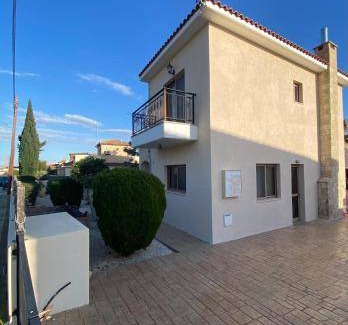 Pissouri Villa | 220 m² Villa ∙ 3 bedrooms ∙ 8 guests