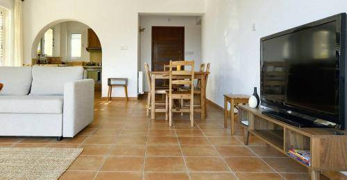 Peyia Town Villa | 230 m² Villa ∙ 3 bedrooms ∙ 10 guests