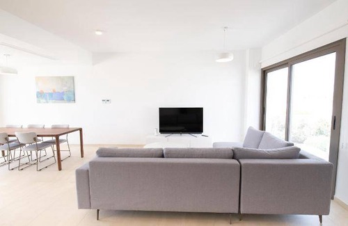 Softades Villa | 250 m² Villa ∙ 3 bedrooms ∙ 6 guests