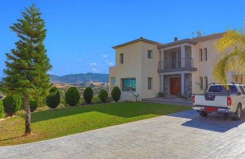 Goudi Villa | 250 m² Villa ∙ 4 bedrooms ∙ 7 guests