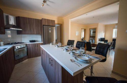 Kiti Villa | 250 m² Villa ∙ 5 bedrooms ∙ 9 guests