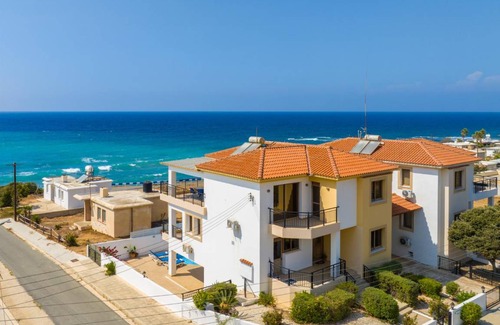 Pomos Villa | 260 m² Villa ∙ 5 bedrooms ∙ 12 guests