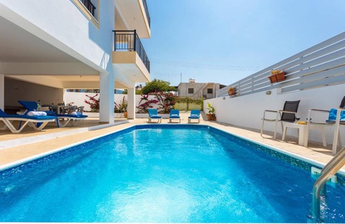Pomos Villa | 260 m² Villa ∙ 5 bedrooms ∙ 12 guests