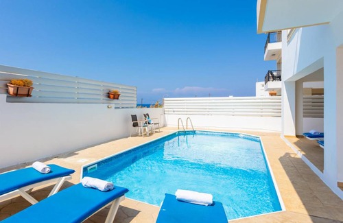Pomos Villa | 260 m² Villa ∙ 5 bedrooms ∙ 12 guests