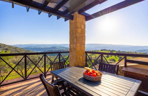 Peristerona Villa | 270 m² Villa ∙ 4 bedrooms ∙ 9 guests
