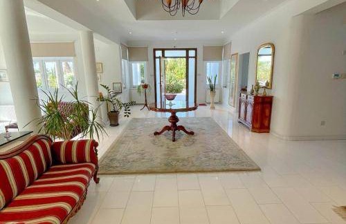 Oroklini Villa | 270 m² Villa ∙ 6 bedrooms ∙ 12 guests