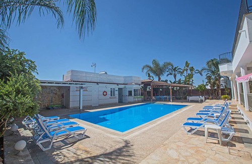 Paralimni Villa | 280 m² Villa ∙ 5 bedrooms ∙ 10 guests