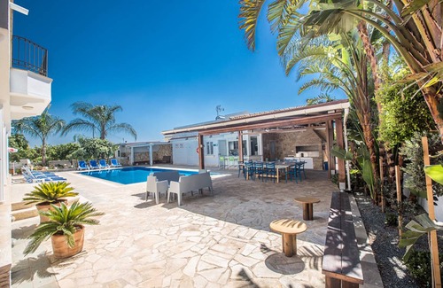 Paralimni Villa | 280 m² Villa ∙ 5 bedrooms ∙ 10 guests