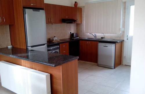 Peyia Town Villa | 3 Bedroomed Villa With Heated Pool (not a hidden cost) with Sea Views. Sleeps 6