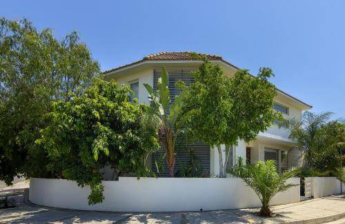 Kiti Villa | 300 m² Villa ∙ 4 bedrooms ∙ 8 guests