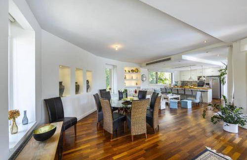 Kiti Villa | 300 m² Villa ∙ 4 bedrooms ∙ 8 guests