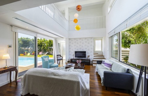 Kiti Villa | 300 m² Villa ∙ 4 bedrooms ∙ 8 guests