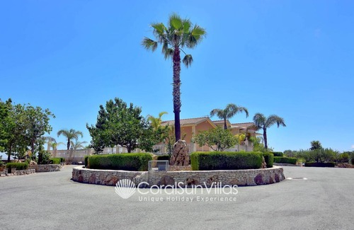 Kathikas Villa | 300 m² Villa ∙ 6 bedrooms ∙ 14 guests