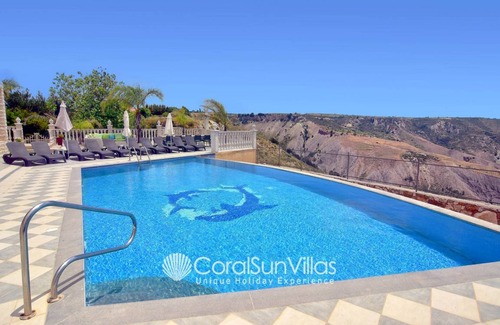 Kathikas Villa | 300 m² Villa ∙ 6 bedrooms ∙ 14 guests