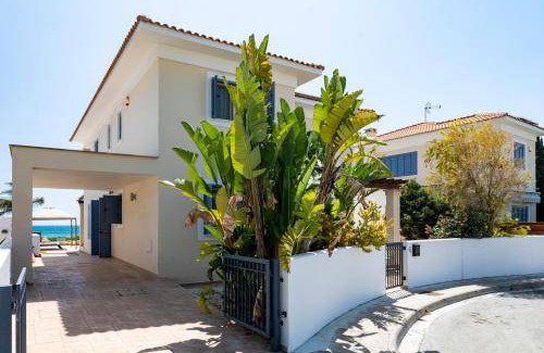 Pervolia Villa | 335 m² Villa ∙ 4 bedrooms ∙ 8 guests