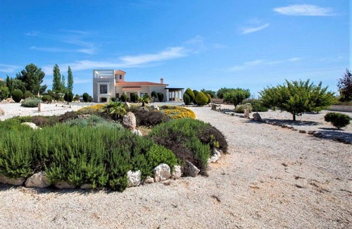 Kathikas House | 350 m² House ∙ 6 bedrooms ∙ 12 guests