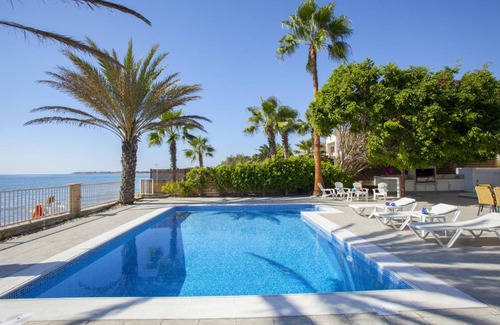 Larnaca Villa | 350 m² Villa ∙ 5 bedrooms ∙ 10 guests