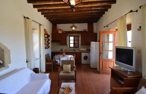 Goudi House | 38 m² House ∙ 2 bedrooms ∙ 6 guests