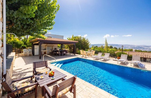 Peristerona Villa | 398 m² Villa ∙ 5 bedrooms ∙ 11 guests