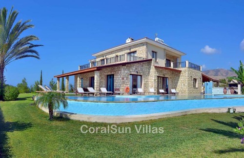 Argaka Villa | 400 m² Villa ∙ 7 bedrooms ∙ 15 guests