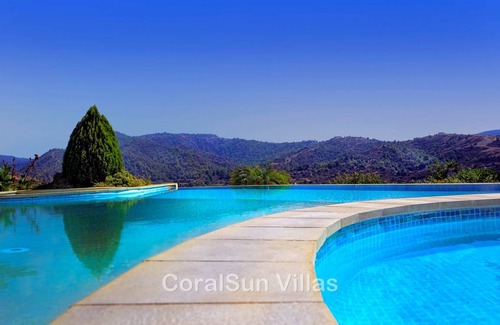 Argaka Villa | 400 m² Villa ∙ 7 bedrooms ∙ 15 guests