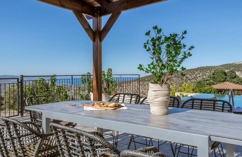 Peristerona Villa | 400 m² Villa ∙ 7 bedrooms ∙ 20 guests