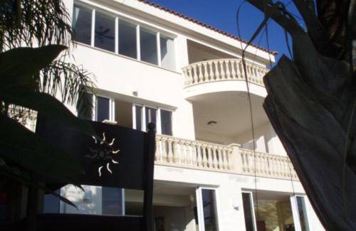 Peyia Town Villa | 440 m² Villa ∙ 7 bedrooms ∙ 20 guests