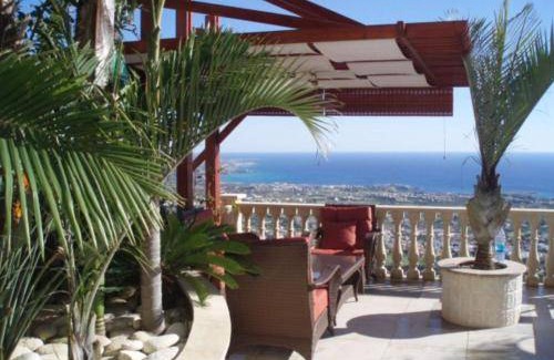 Peyia Town Villa | 440 m² Villa ∙ 7 bedrooms ∙ 20 guests