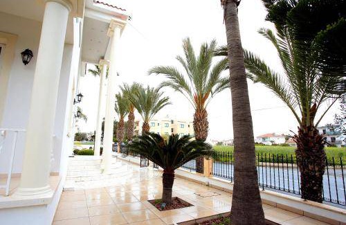 Aradippou Villa | 450 m² Villa ∙ 4 bedrooms ∙ 10 guests