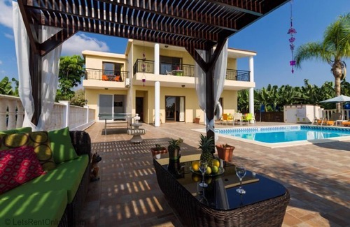 Sea Caves Villa | 5 Bed, 5 Bath Villa with Private Pool in Affluent Residence of Sea Caves