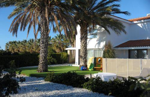 Agios Georgios Pegeias Villa | 500 m² Villa ∙ 6 bedrooms ∙ 12 guests