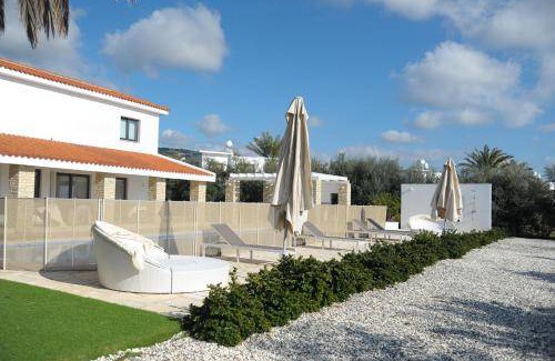 Agios Georgios Villa | 500 m² Villa ∙ 6 bedrooms ∙ 12 guests