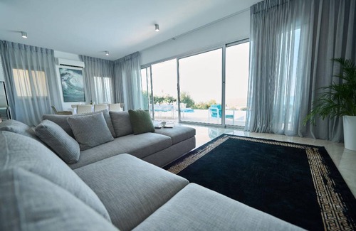 Kissonerga House | 516 m² House ∙ 3 bedrooms ∙ 6 guests